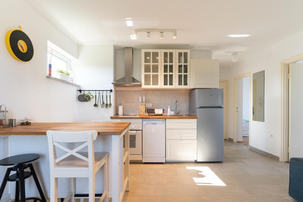 Apartment With A View 로비니 외부 사진