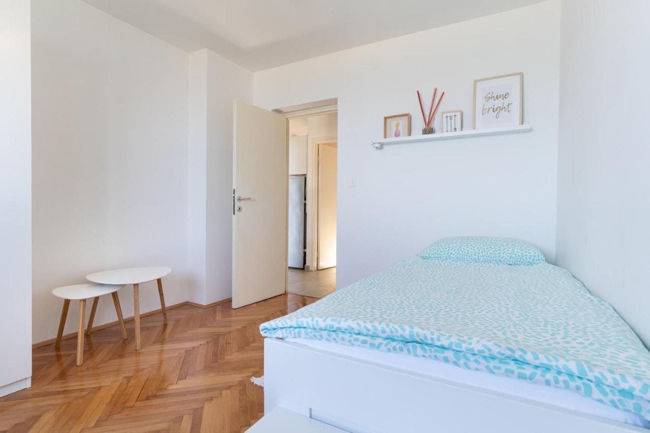 Apartment With A View 로비니 외부 사진
