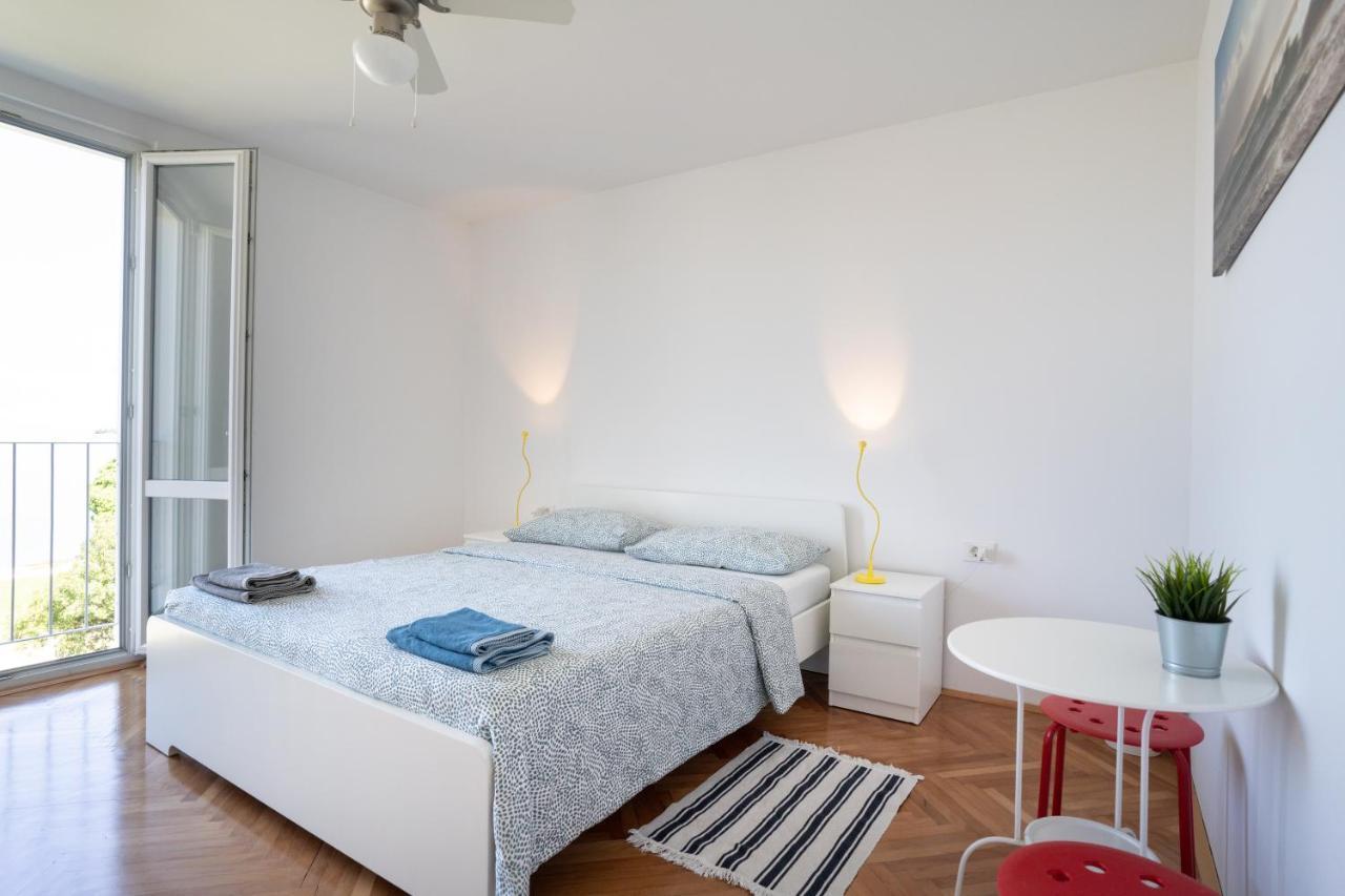 Apartment With A View 로비니 외부 사진