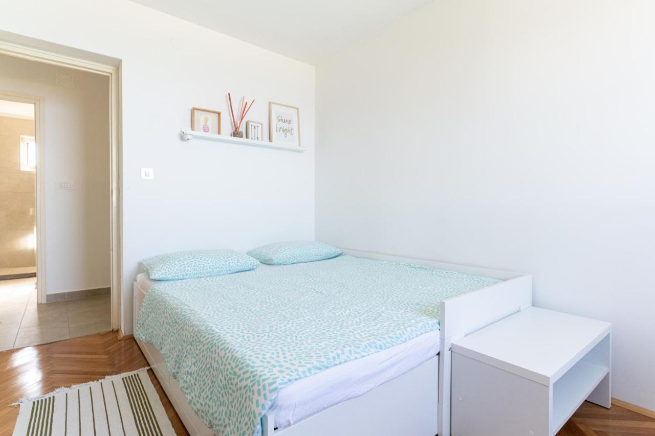 Apartment With A View 로비니 외부 사진
