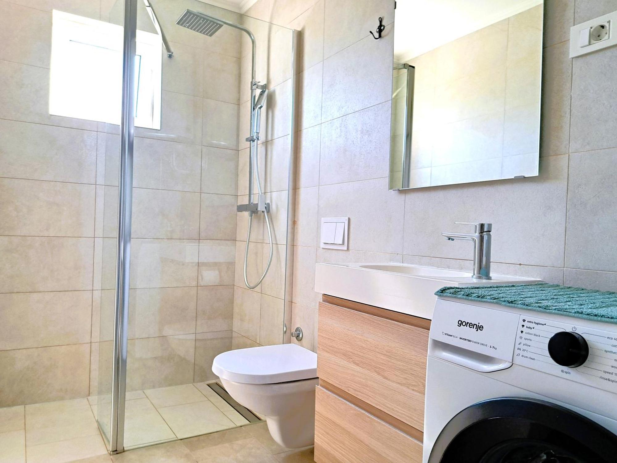Apartment With A View 로비니 외부 사진